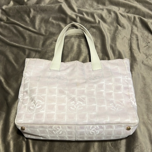 💯 Authentic 😍 CHANEL 😍 Nylon Travel Bag in Amazing Condition - Picture 6 of 13